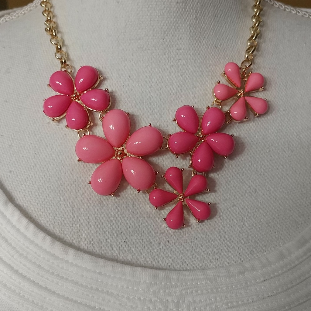 Nwt $60 Pink & Coral Flower Designer Necklace